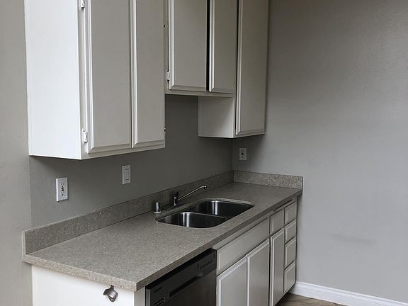 4th image of 12810 Caswell Ave