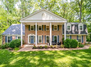 10716 Meadowood Dr, Vienna, VA 22181