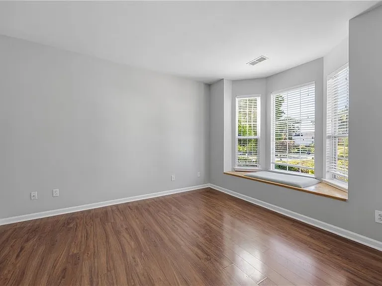 1650 Huntcrest Way SW — Photo 3