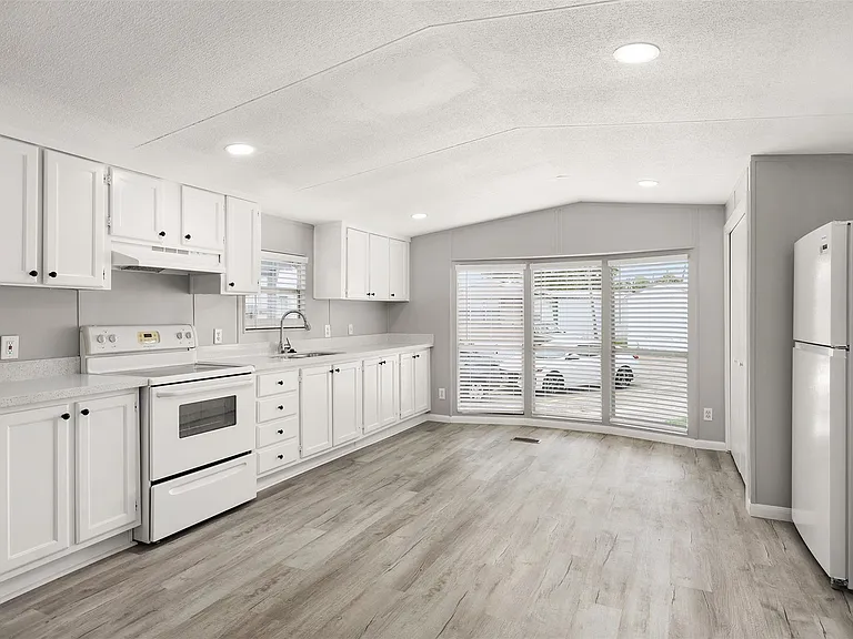 2222 N Austin Ave #23 — Photo 9