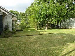 3rd image of 403 Crosstimbers St