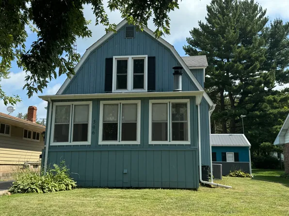 306 S Emmett St, Genoa, IL 60135
