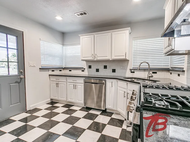 2214 N Florida Ave — Photo 22