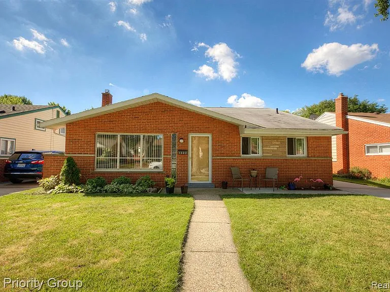 1322 Elliott Ave — Photo 4