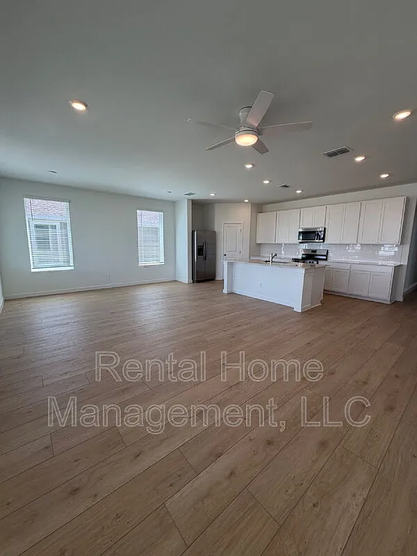 4 bed, 3.0 bath, 2175 sqft, $2,950 — Photo 3