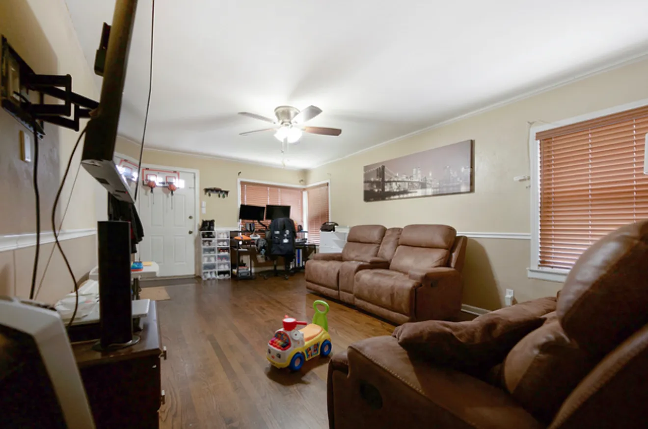 Longwood Dr, Blue Island — Photo 4