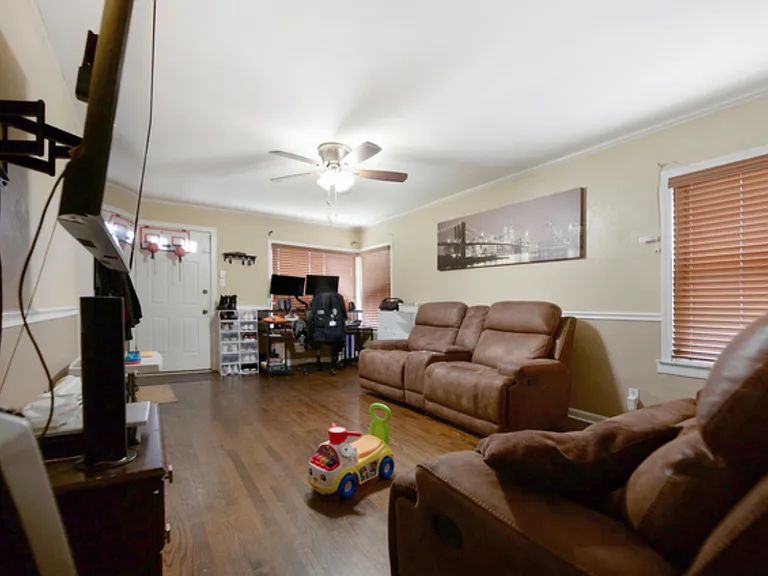 Longwood Dr — Photo 4