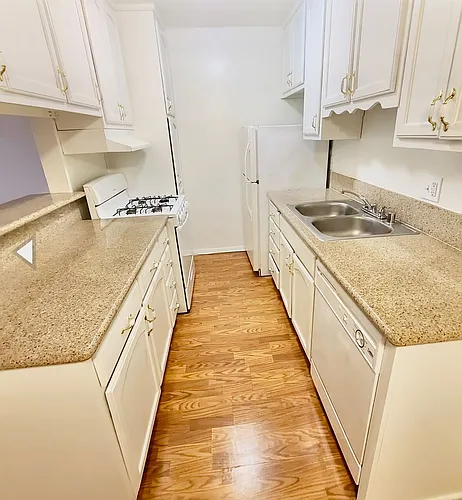 1755 Granville Ave. Photo 1