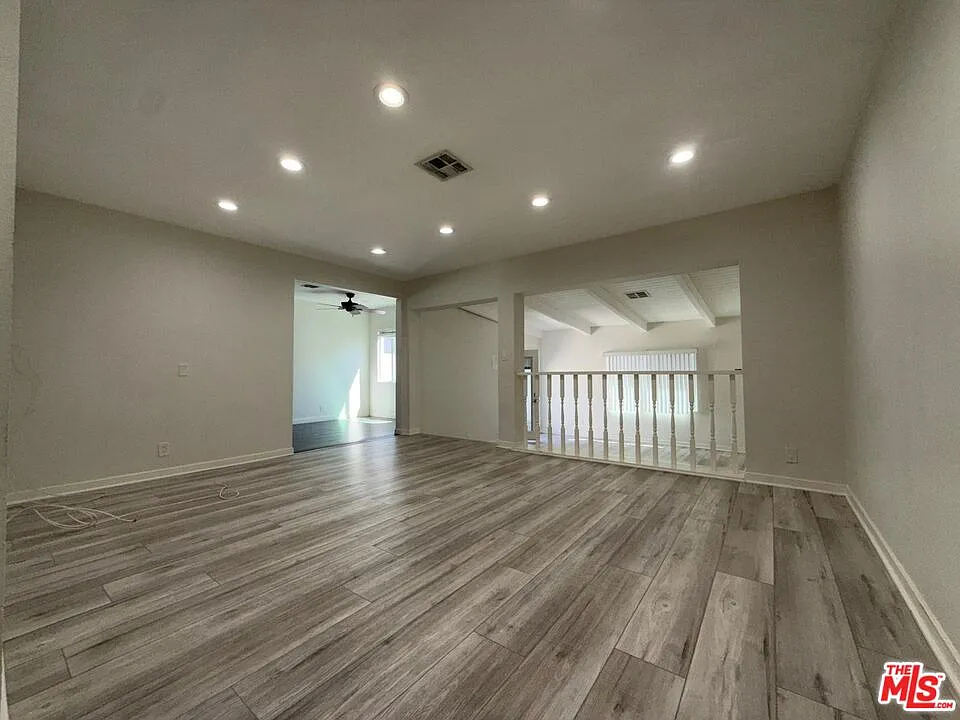 3 bed, 2.0 bath, 1264 sqft, $4,500 — Photo 2