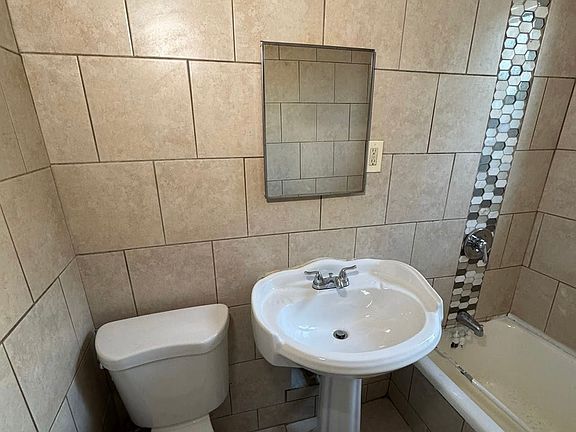 4th image of 223 Roseville Ave #212