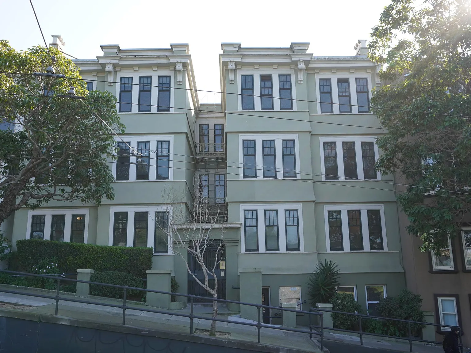 2 bed, $5,795 — Photo 1