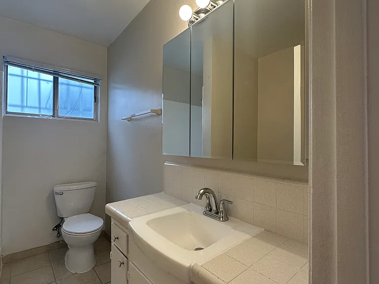 1023 N Laurel Ave — Photo 19