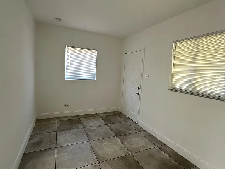 916 NW 3rd Ave — Photo 9