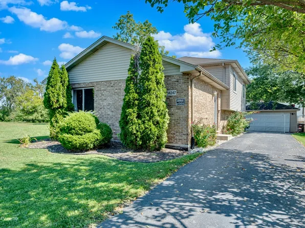 14247 Davis Ct, Blue Island, IL 60406