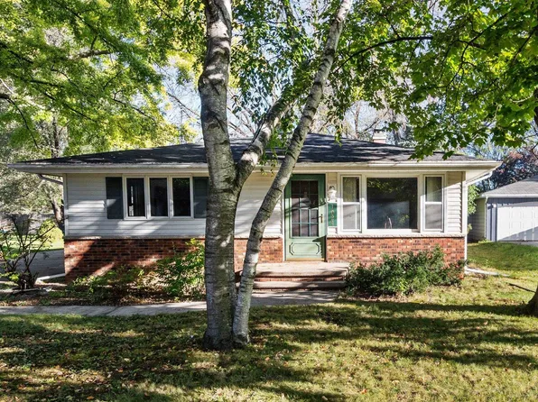 1024 E Park Hills Dr, Appleton, WI 54915