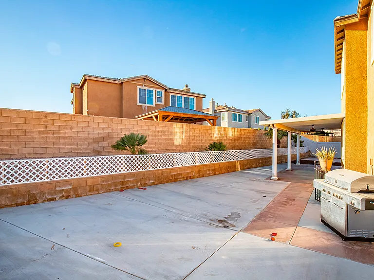 39299 Gainsborough Dr — Photo 23