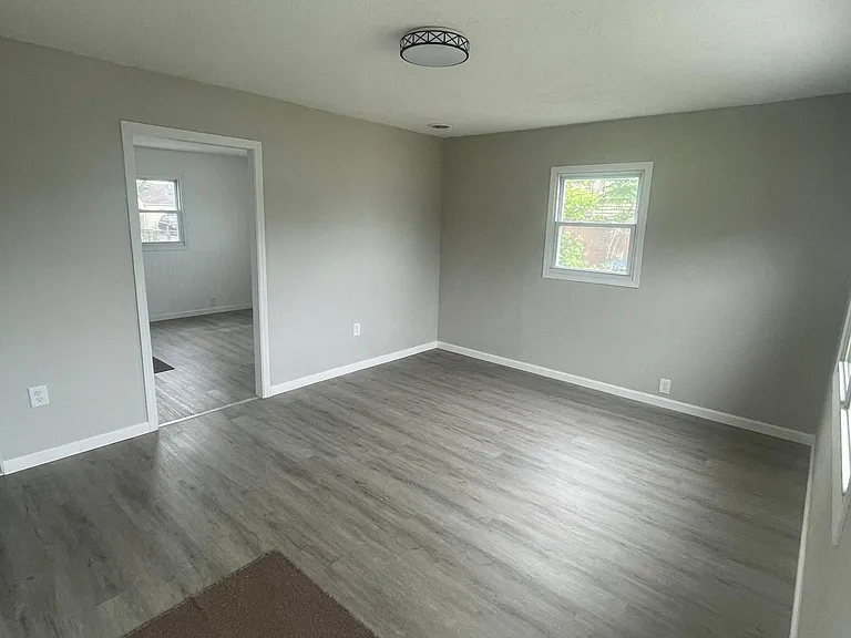 2482 Vigo St — Photo 3