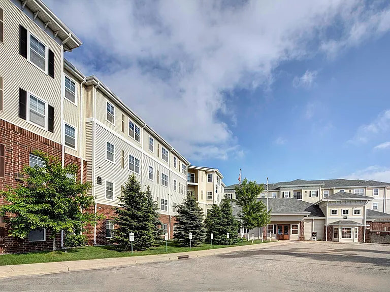 308_University Commons_Exterior_Building_09