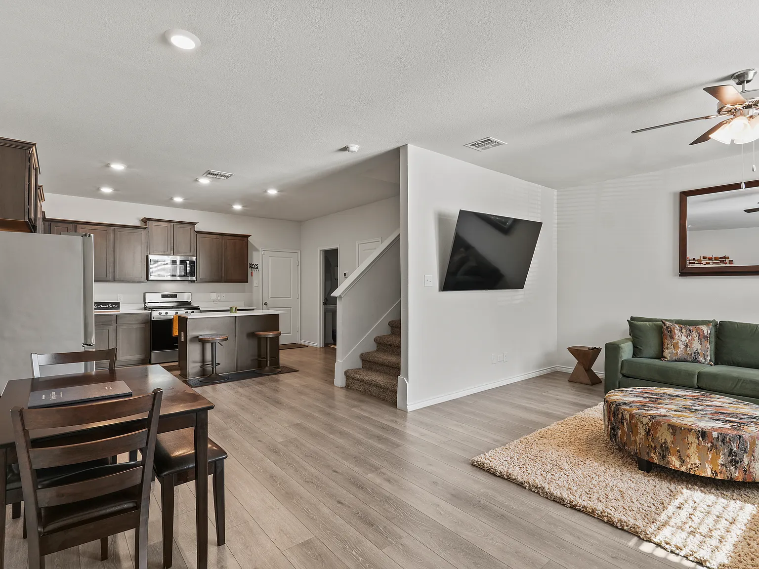 3 bed, 1711 sqft, $2,500 — Photo 4