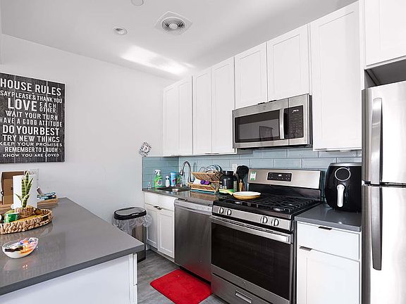 4th image of 316 Chauncey St #4