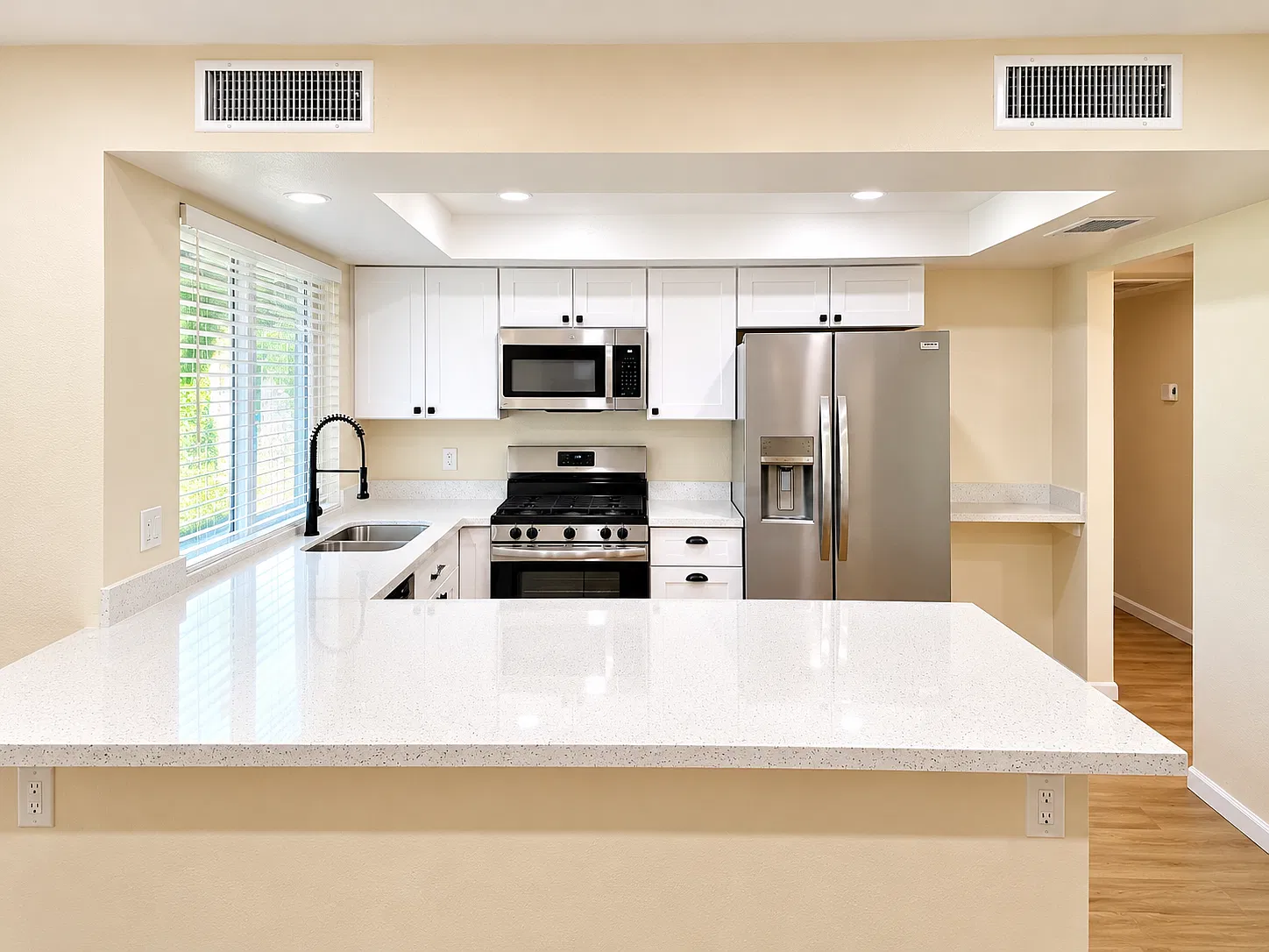 3 bed, 1575 sqft, $2,850 — Photo 3
