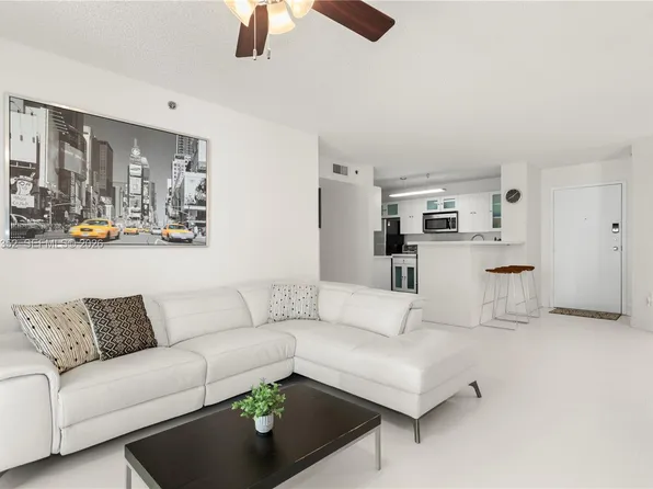 19555 E Country Club Dr, Aventura, FL