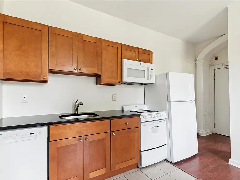 232 E Wister St #3B — Photo 1