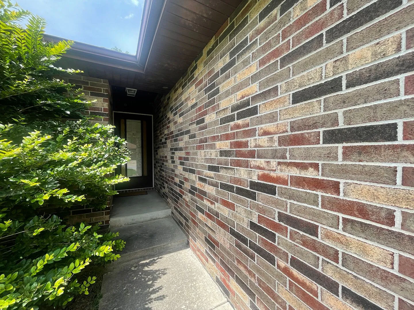 Cozy House 3 bed 2 bath 2 car garage looking for you! Located in desired southeast Springfield ne... — Photo 2
