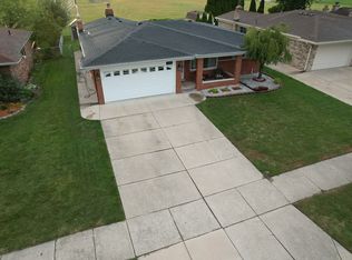 35713 Marina Dr, Sterling Heights, MI 48312