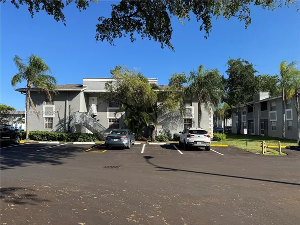 471 NE 210th Circle Ter APT 103, Miami, FL 33179