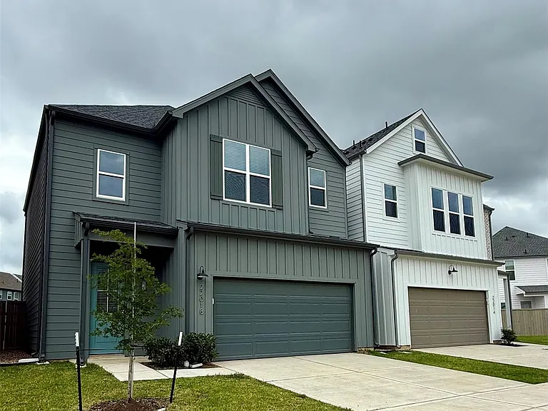 22018 Lesley Grv — Photo 3