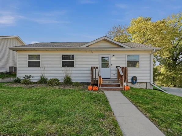 127 Sioux St, Sioux City, IA 51103