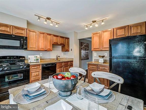 3rd image of 8237 Cedar Landing Ct