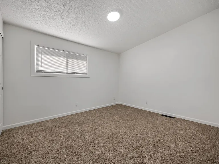 1345 N Devon Ave — Photo 19
