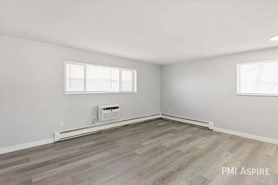 1 Month Free! Super Spacious Updated 1 Bed, 1 Bath 2nd Floor Apartment Home In Lakewood Near Hwy 6! — Photo 2