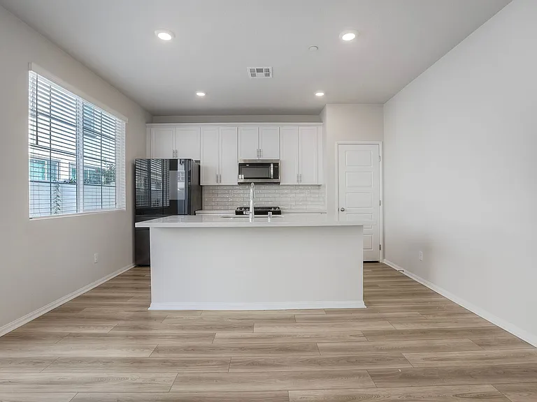 40530 Melrose Dr — Photo 9