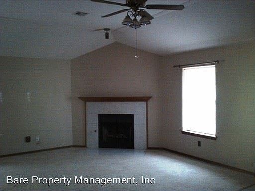 2nd image of 925 Sleepy Hollow Ct
