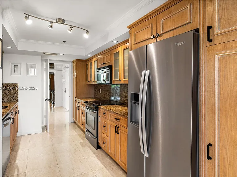10175 Collins Ave #307 — Photo 4