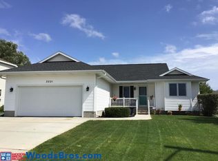 2221 Macron St, Grand Island, NE 68803
