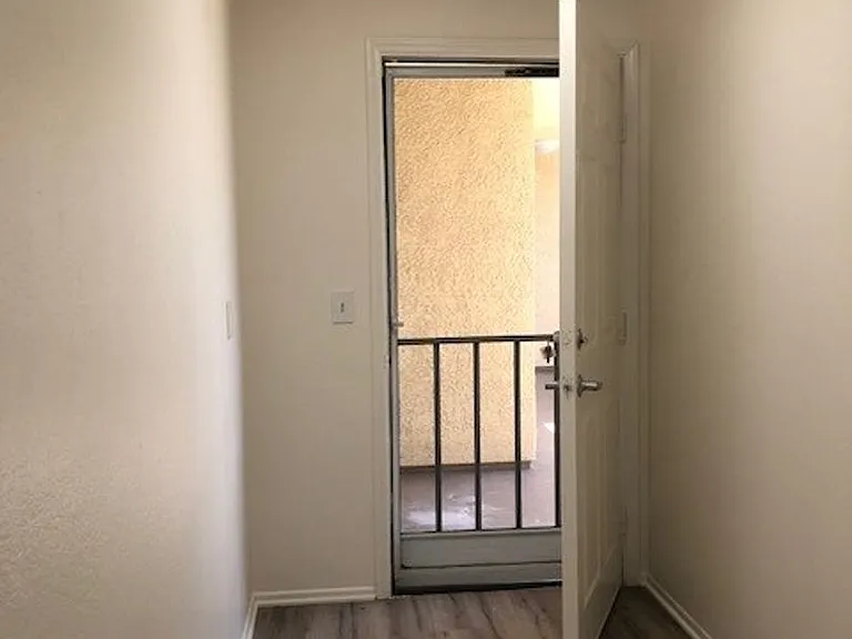 Elm Terrace Apartments — Photo 68