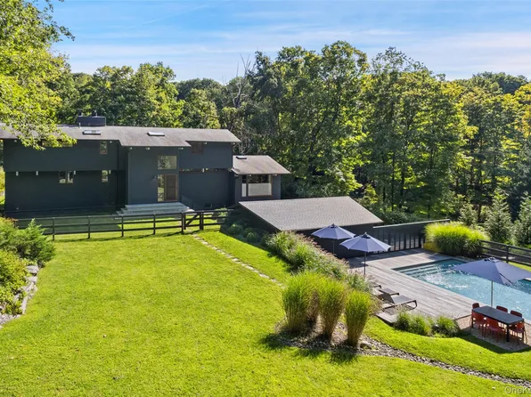 21 Black Spring Road, Pound Ridge, NY 10576