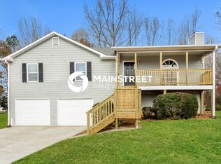 33 Sweetwater Dr, Powder Springs, GA 30127