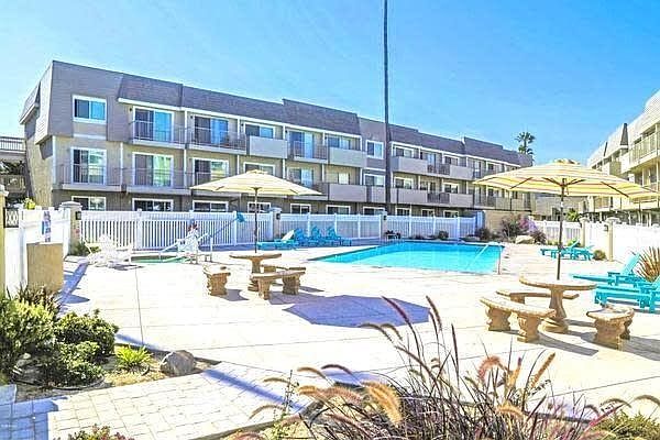 1st image of 284 E Surfside Dr