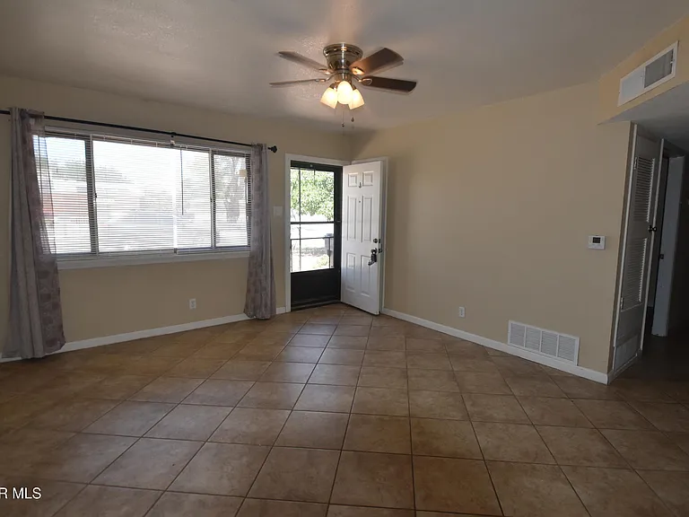 807 Poplar St — Photo 2
