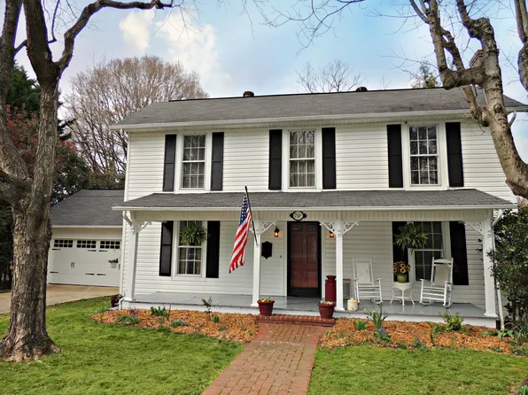 718 6th Ave NW, Hickory, NC 28601
