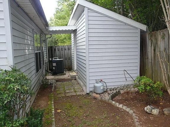 3rd image of 106 Mosspoint Dr