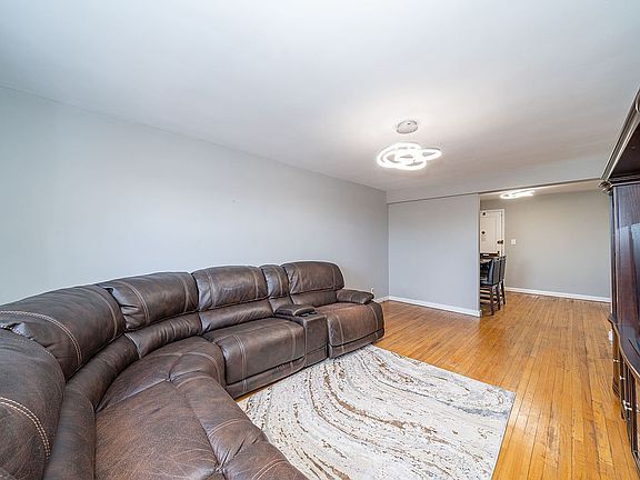 5th image of 147-14 84th Rd APT 5A