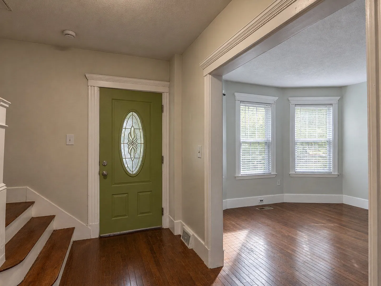 3 bed, 2.0 bath, 1834 sqft, $3,250 — Photo 2
