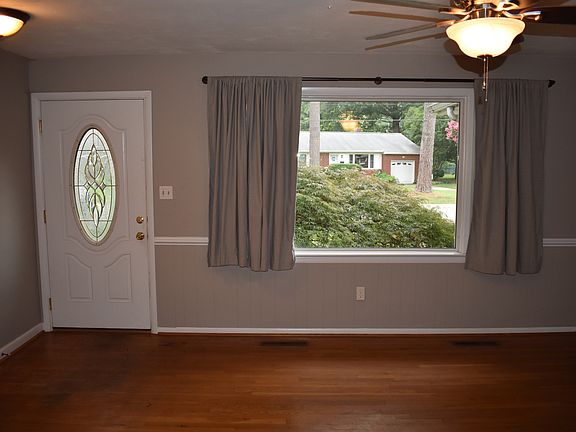3rd image of 8 Carolyn Dr