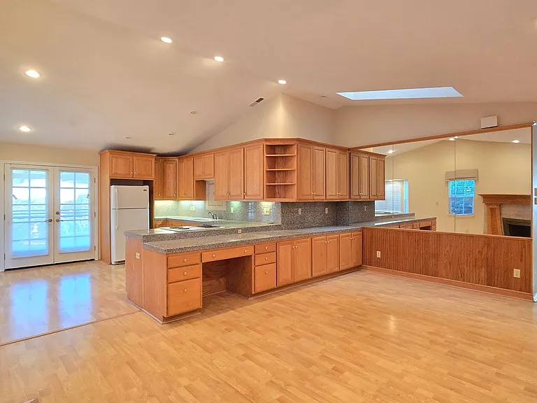 215 Avenida Espana — Photo 7